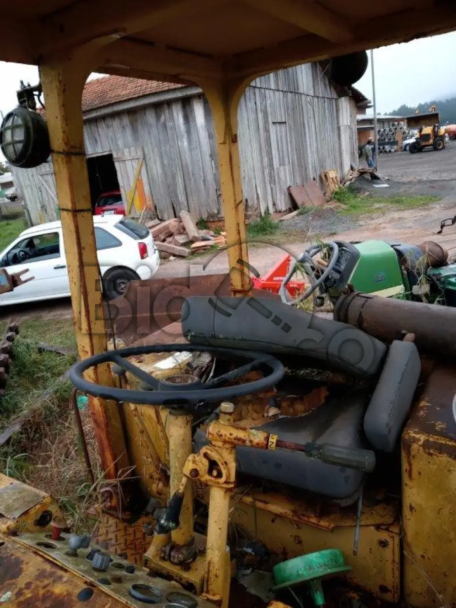 LOTE 008 - PÁ CARREGADEIRA CATERPILLAR 930T
