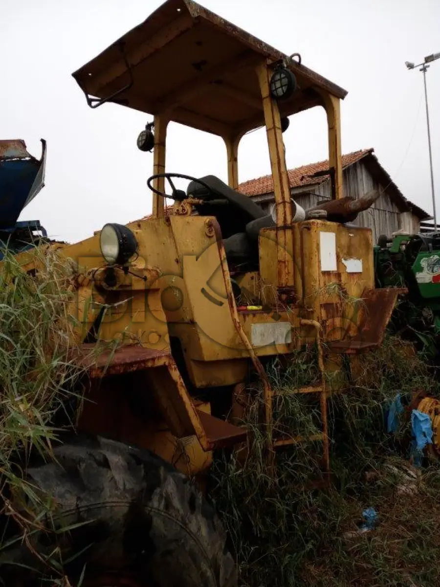 LOTE 008 - PÁ CARREGADEIRA CATERPILLAR 930T