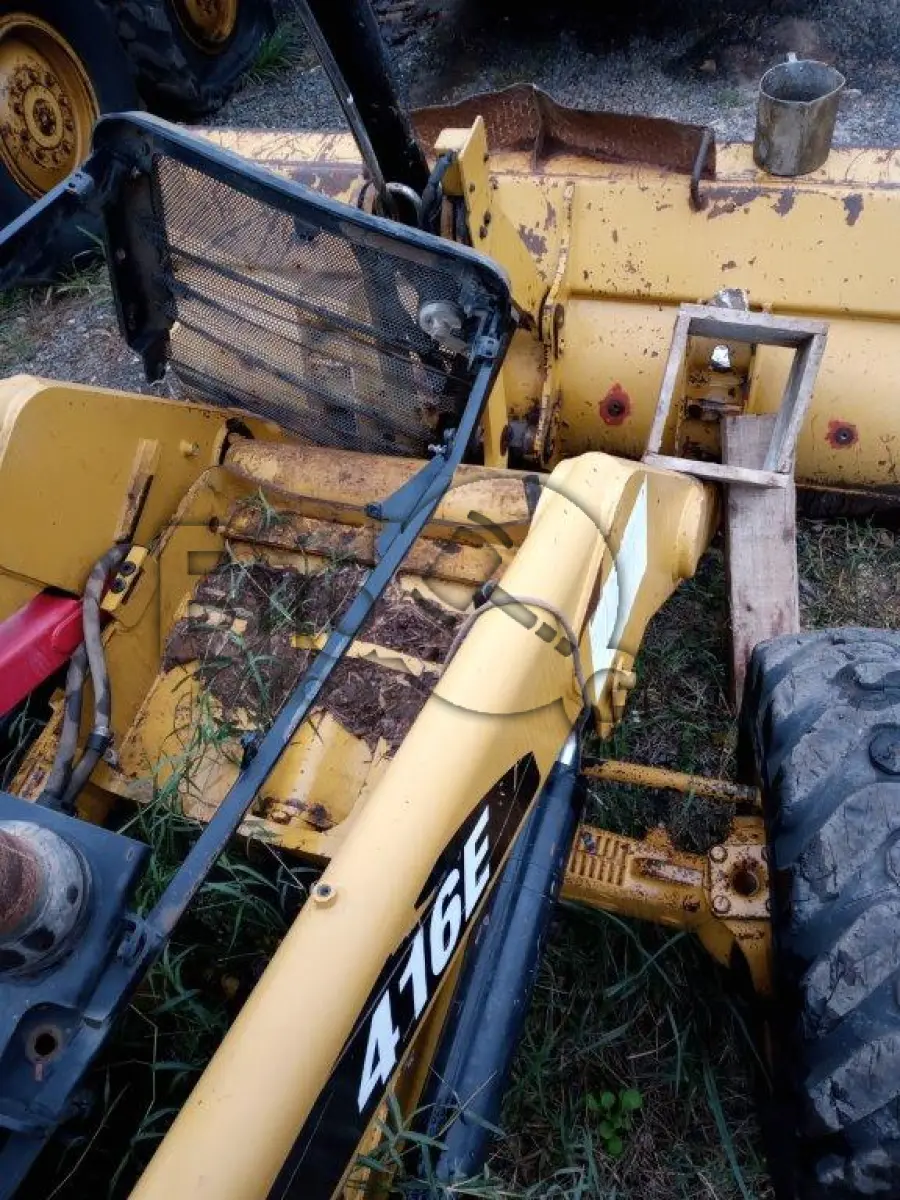 LOTE 016 - RETROESCAVADEIRA CATERPILLAR 416E