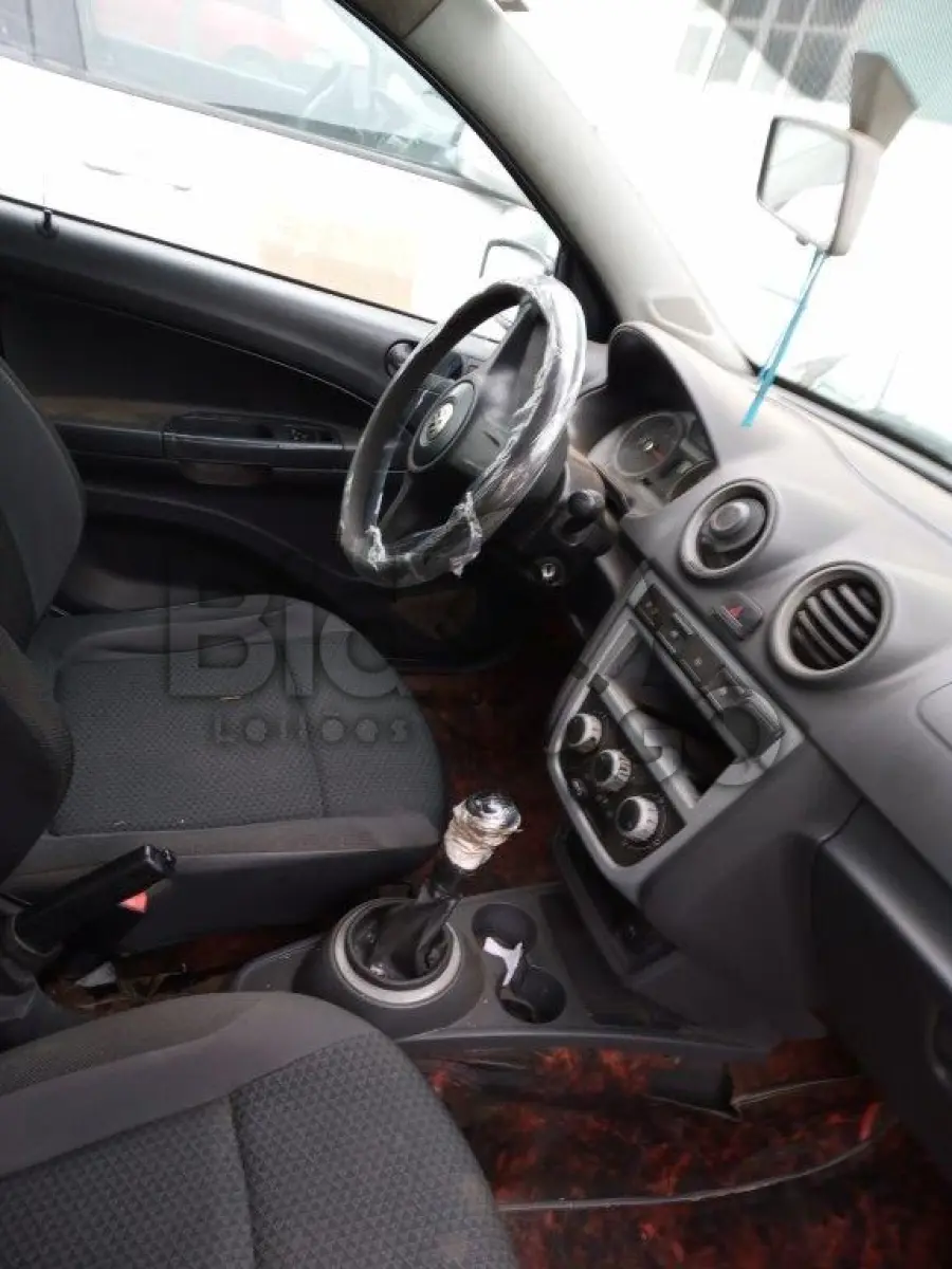 LOTE 001 - AUTOMÓVEL VW/GOL 1.6