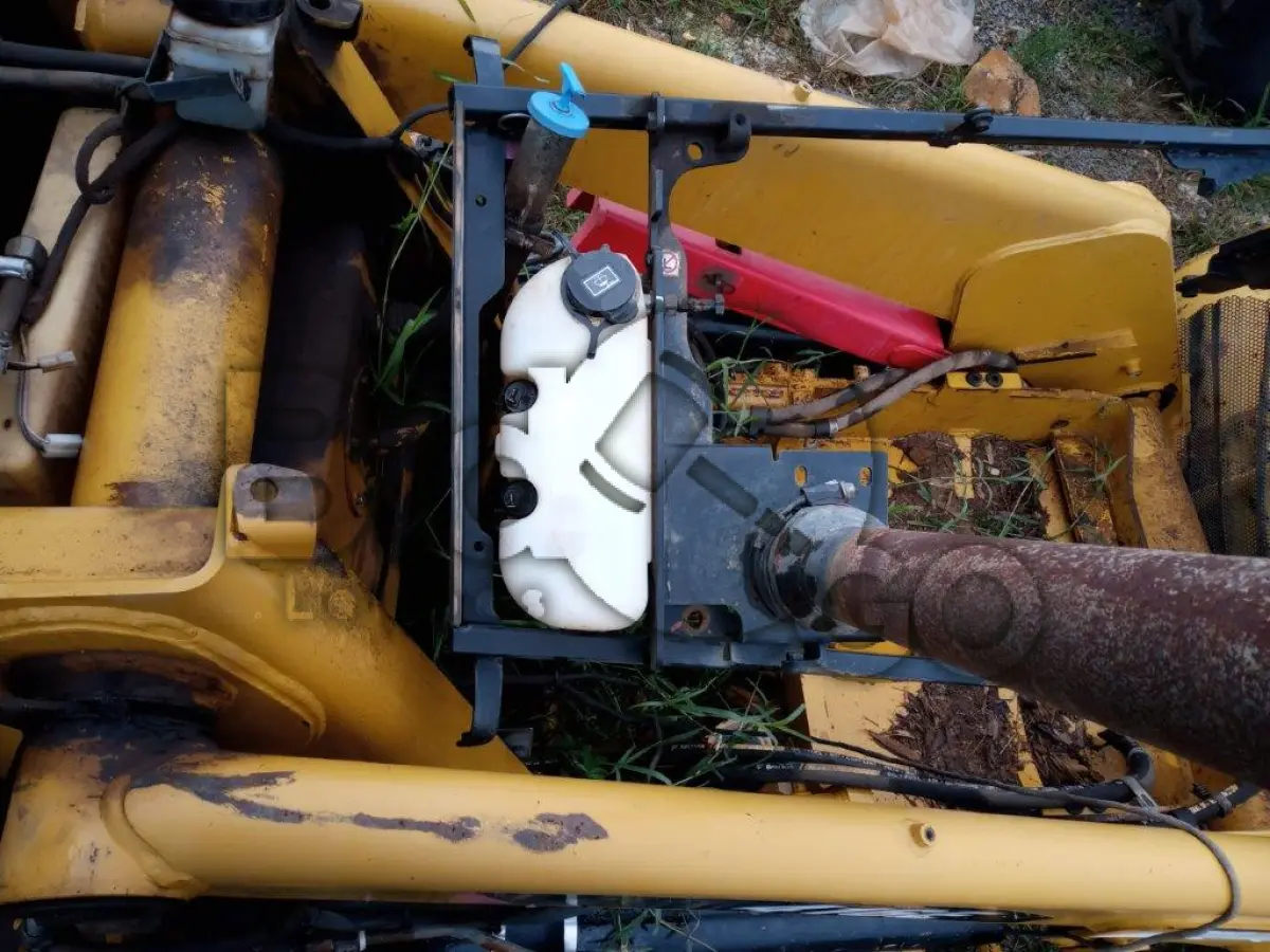 LOTE 016 - RETROESCAVADEIRA CATERPILLAR 416E