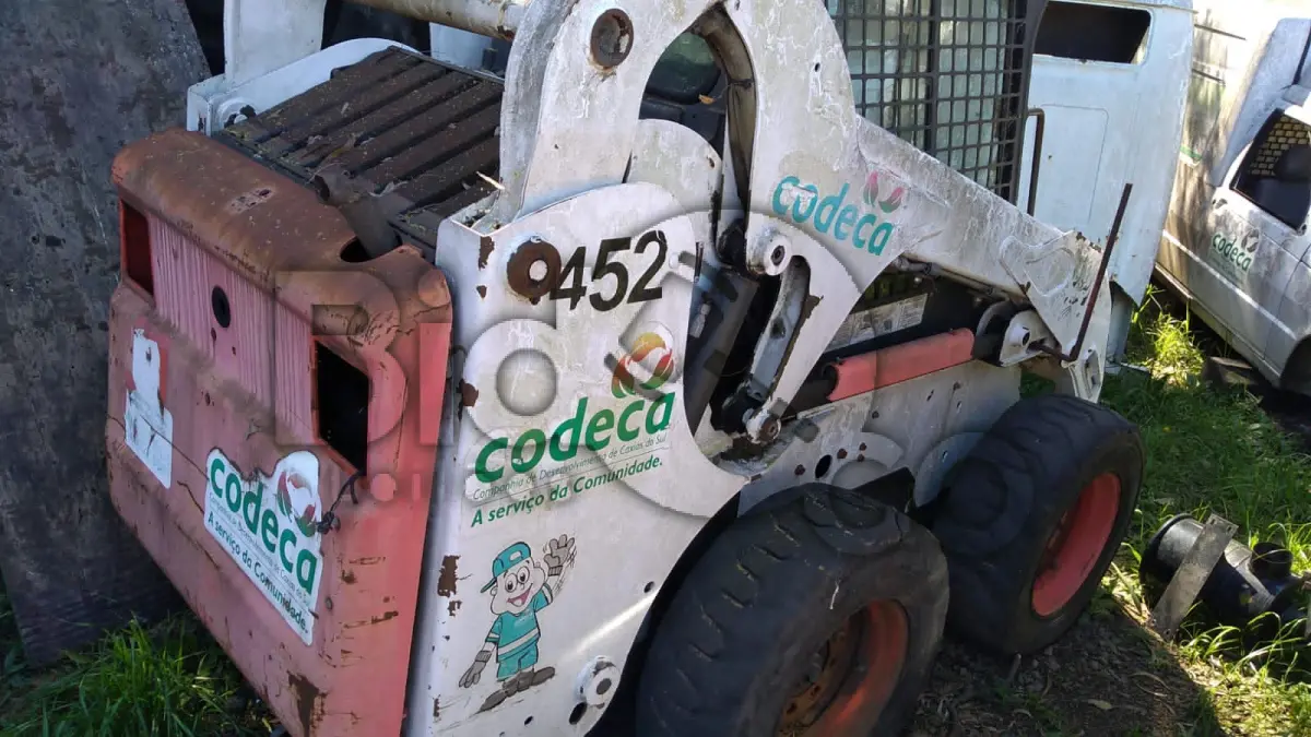 LOTE 011 - MINICARREGADEIRA BOB CAT S185 ANO: 2013