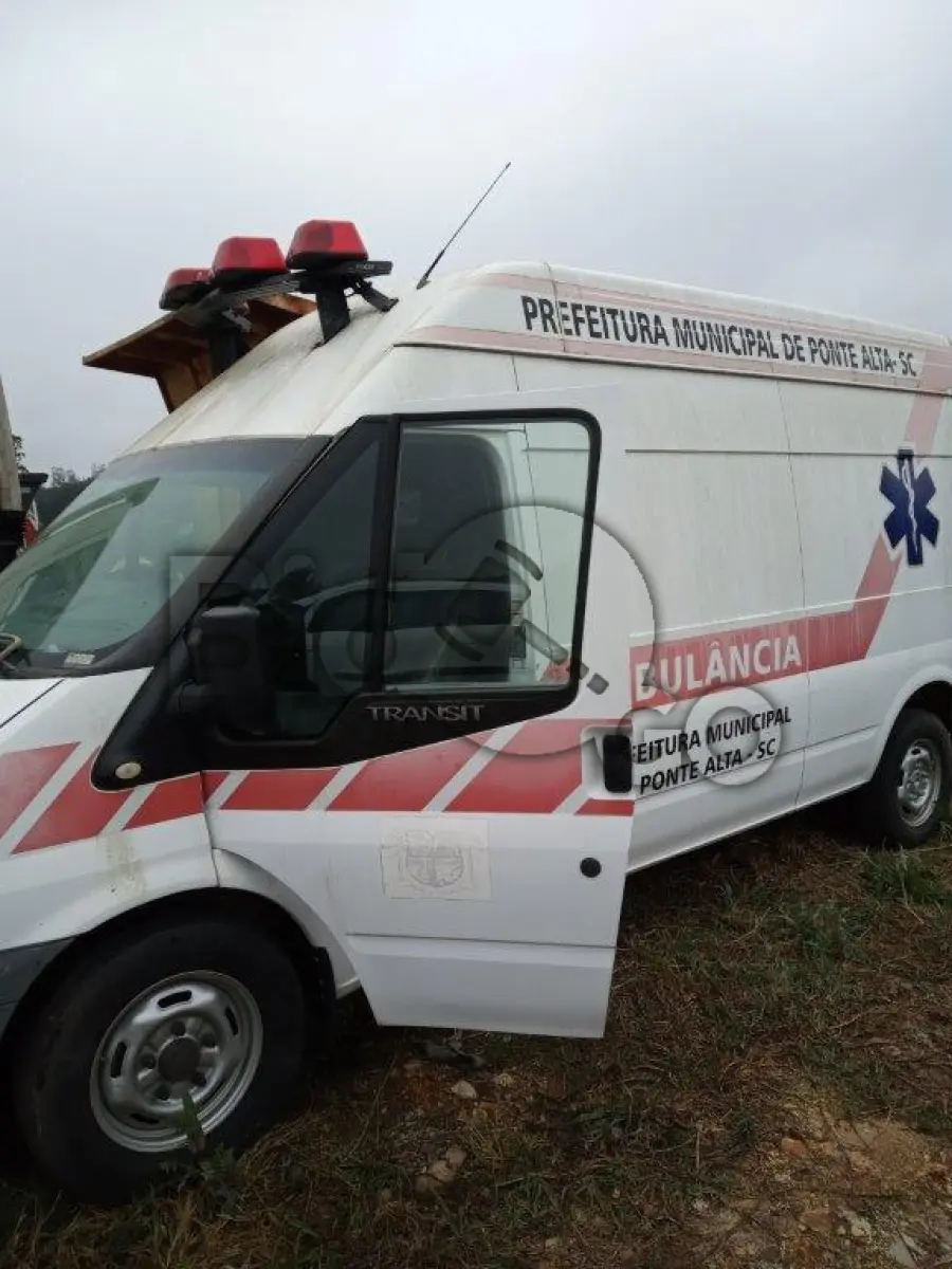 LOTE 003 - AMBULÂNCIA I/FORD TRANSIT 350L TA