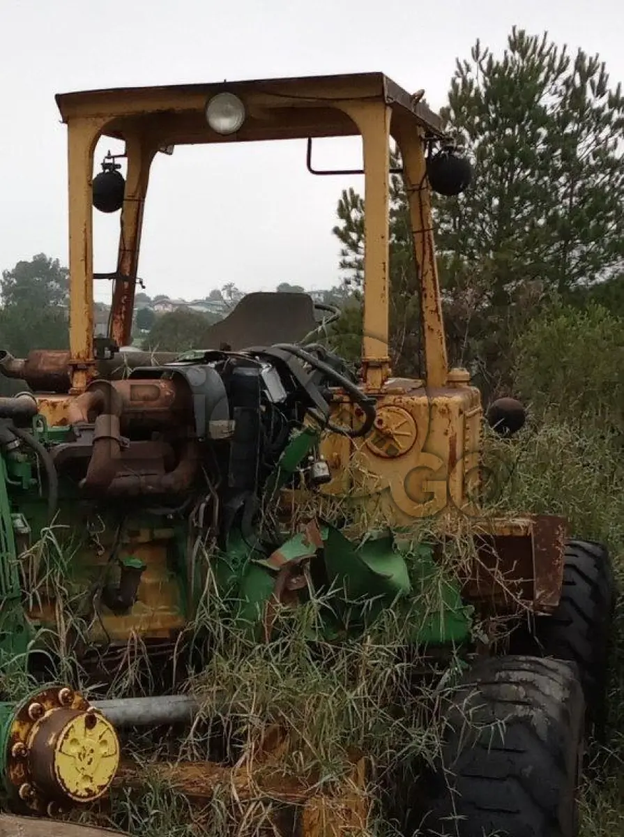 LOTE 008 - PÁ CARREGADEIRA CATERPILLAR 930T