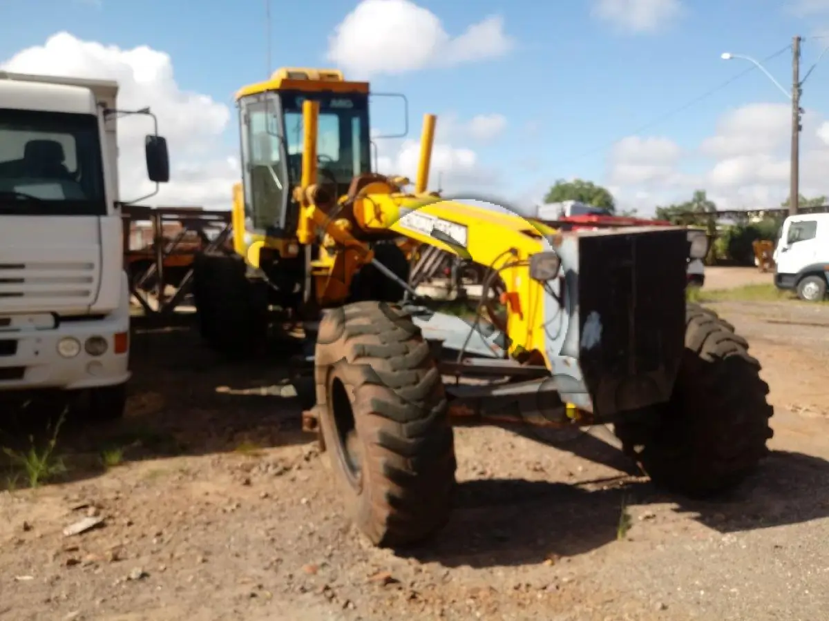 LOTE 026 - MOTONIVELADORA XCMG ** GR 180, ano:2011