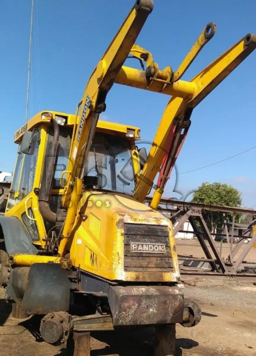 LOTE 027 - Trator De Rodas M.A./RANDON, Ano/modelo: 2011/2011