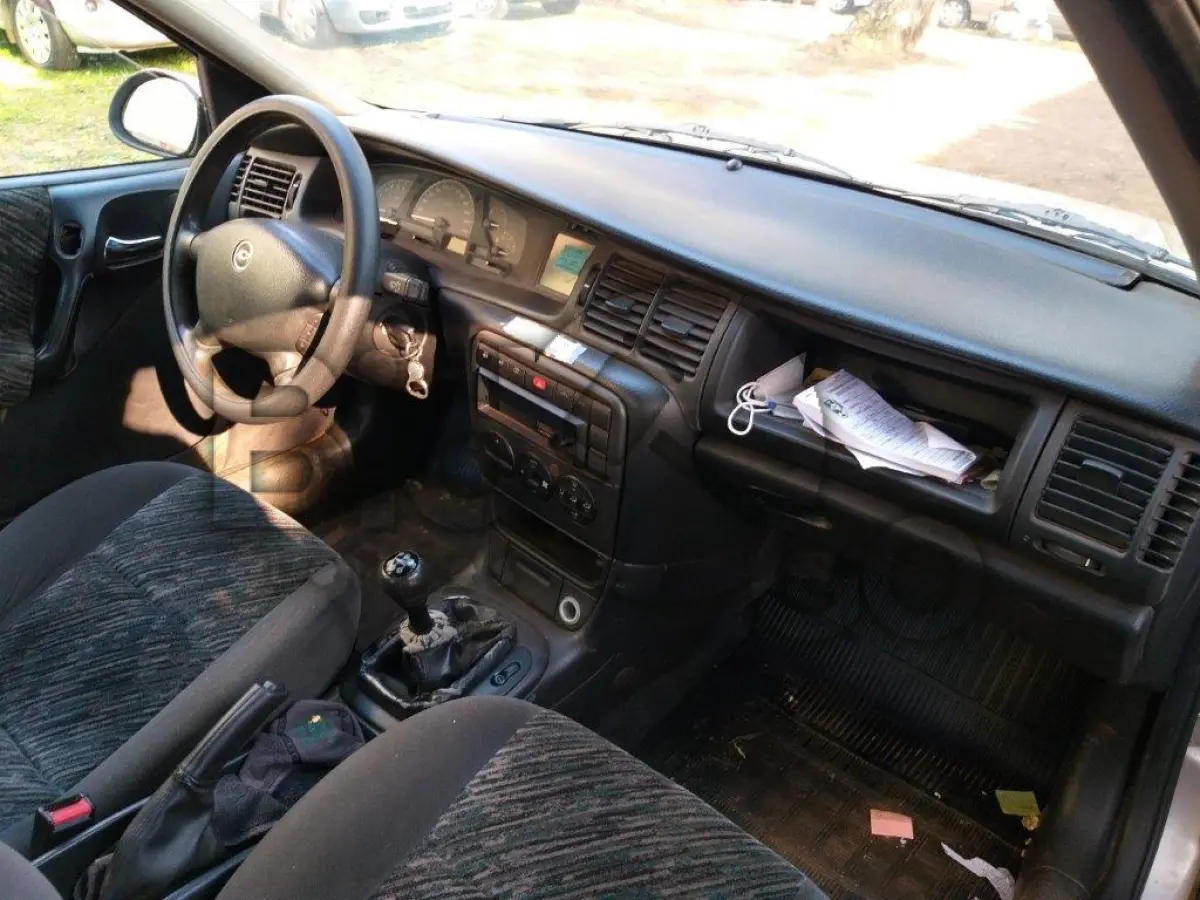 LOTE 006 - AUTOMÓVEL GM VECTRA GLS - ANO/MODELO 2002