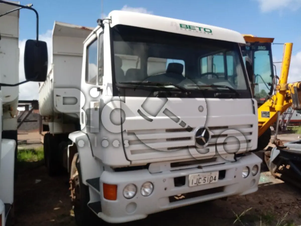 LOTE 016 - Caminhão M.BENZ/1720 K, Ano/modelo: 1999/1999, motor desmontado parcial e não original, com declaração de procedência