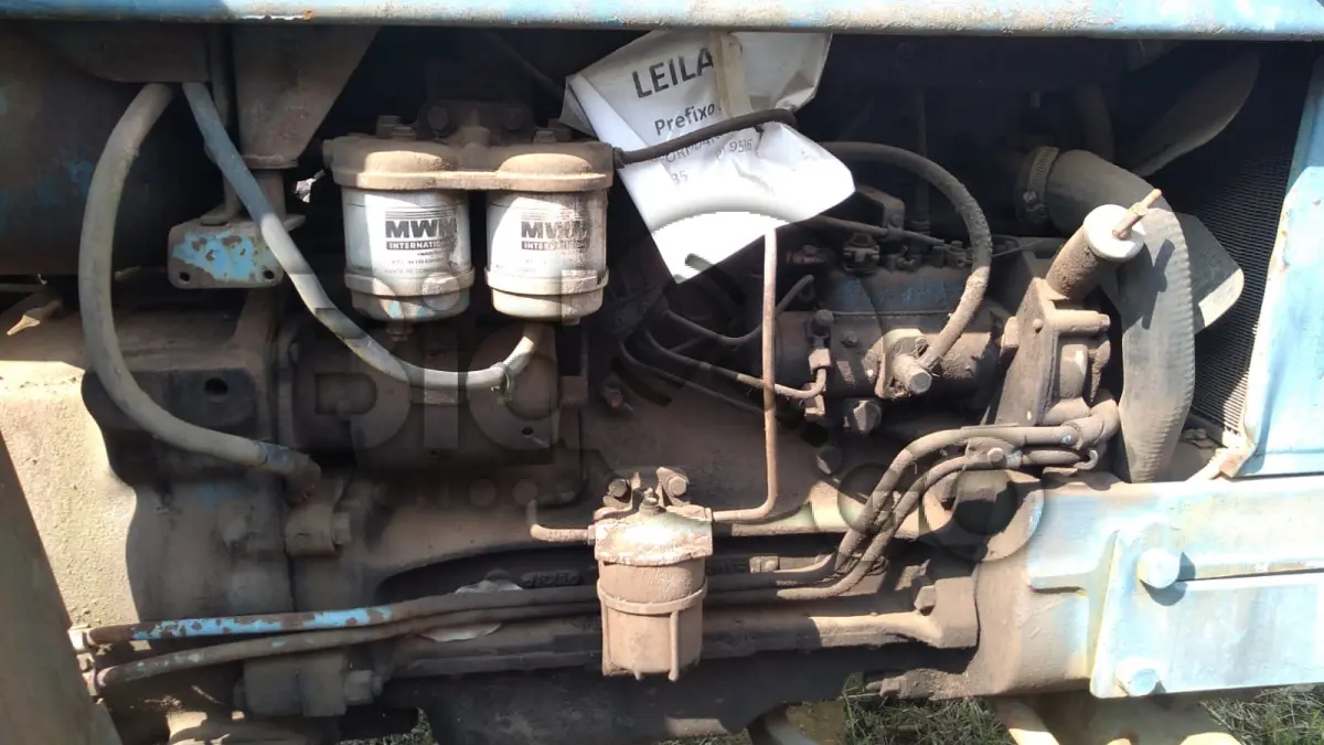 LOTE 002 - TRATOR FORD 6600 SERIE D4NN4024B AZUL ANO 1982