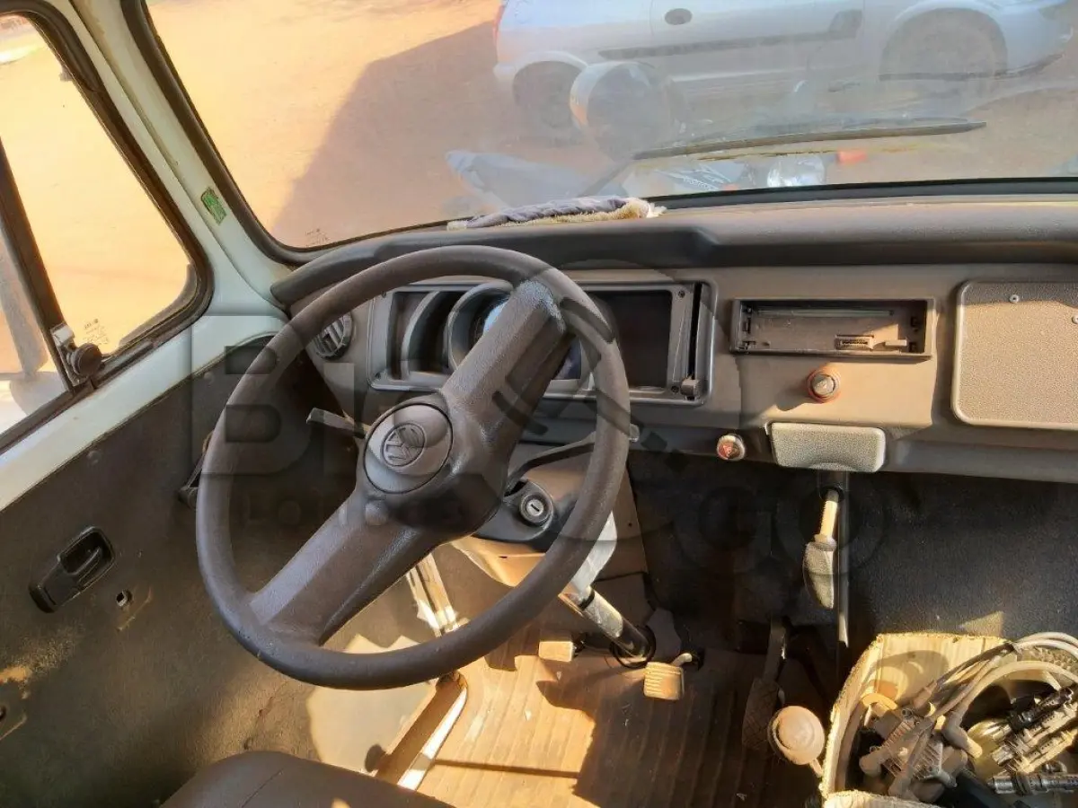LOTE 005 - AUTOMÓVEL WOLKSWAGEN KOMBI 