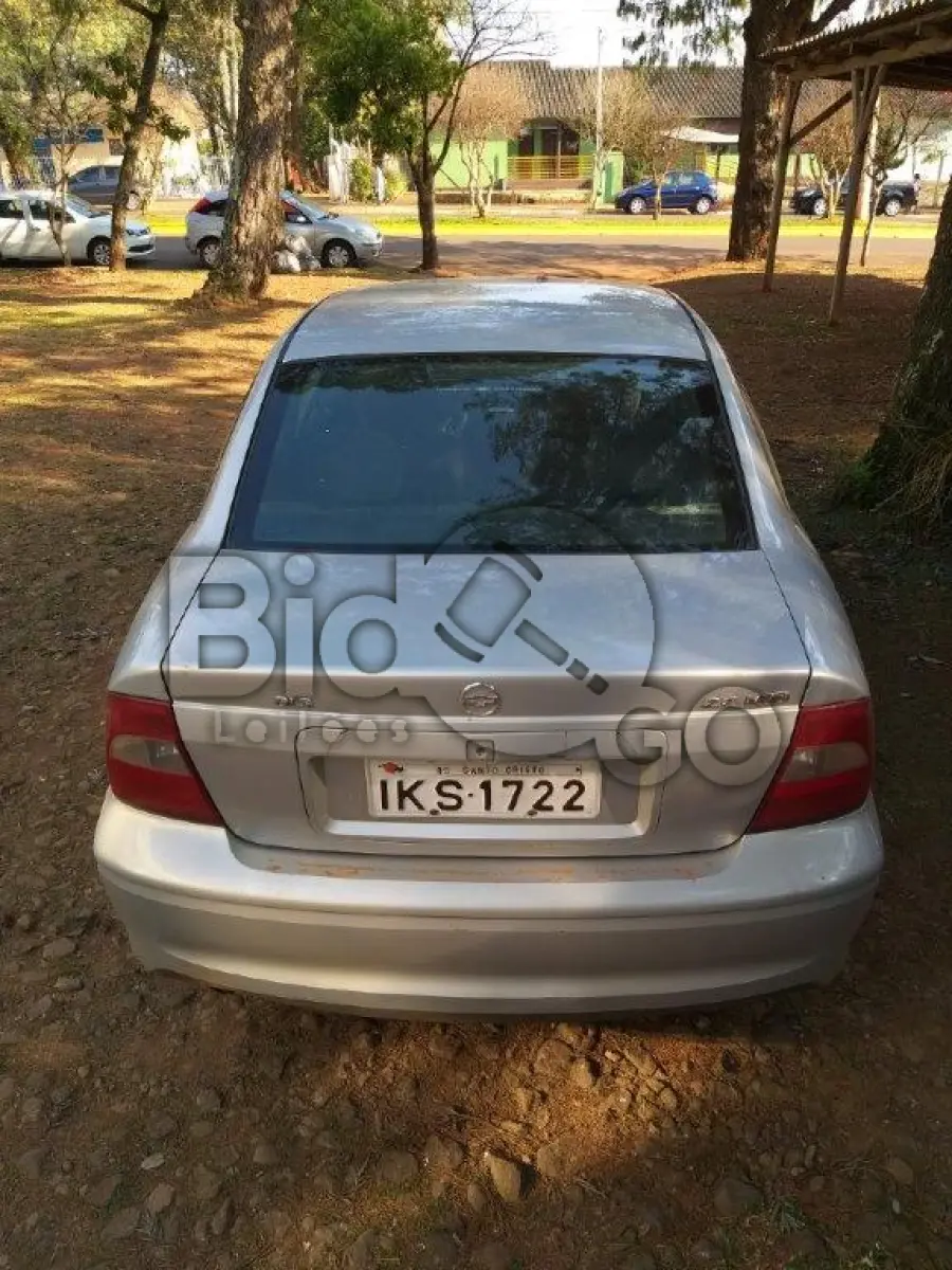 LOTE 006 - AUTOMÓVEL GM VECTRA GLS - ANO/MODELO 2002