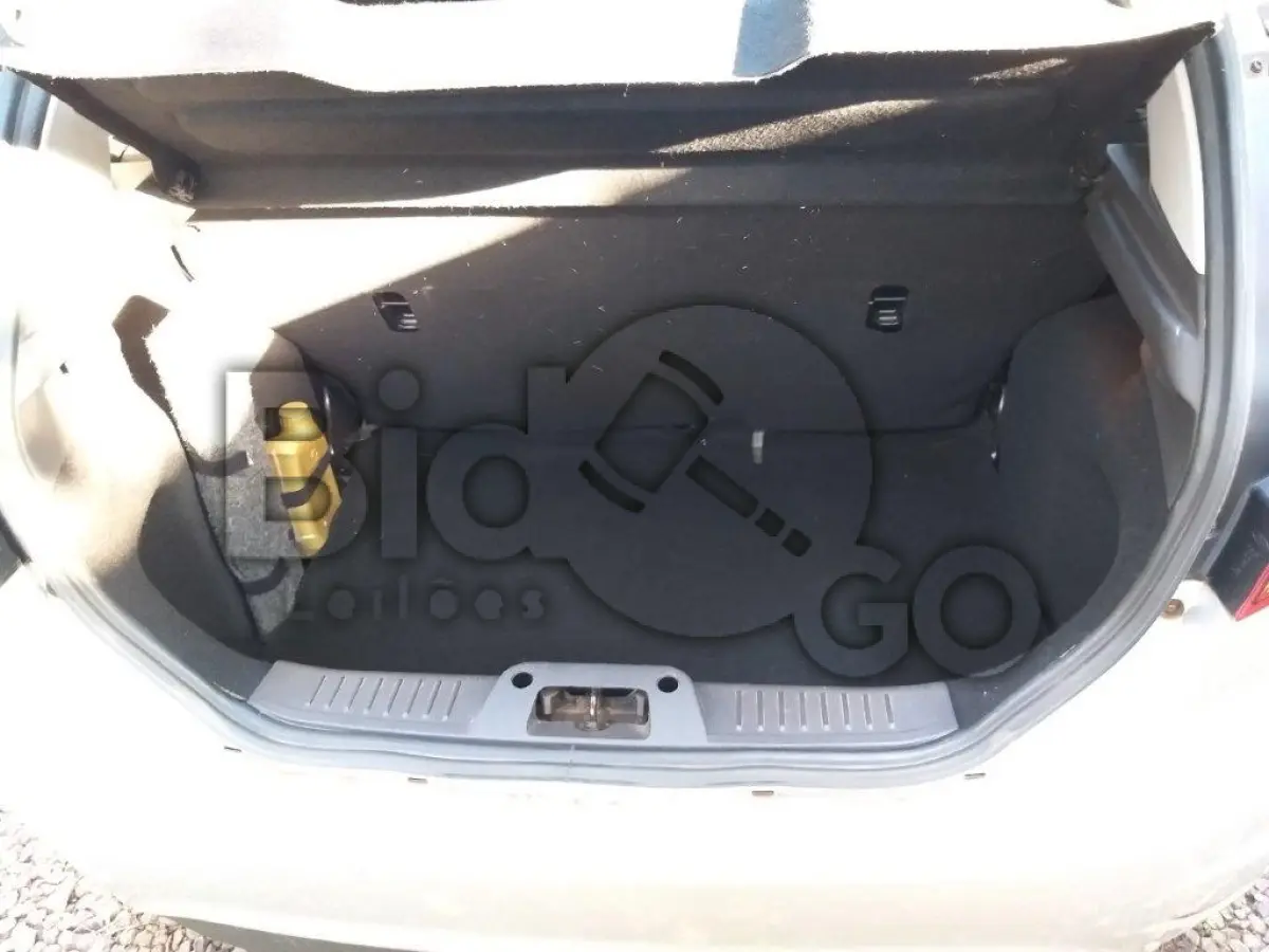 LOTE 001 - AUTOMÓVEL FORD NEW FIESTA HATCH SE ANO 2014