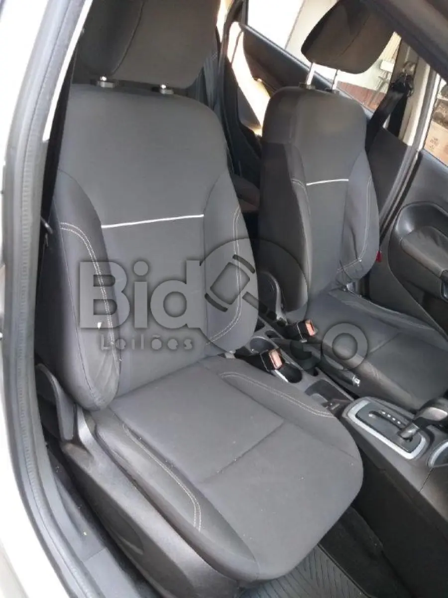 LOTE 001 - AUTOMÓVEL FORD NEW FIESTA HATCH SE ANO 2014