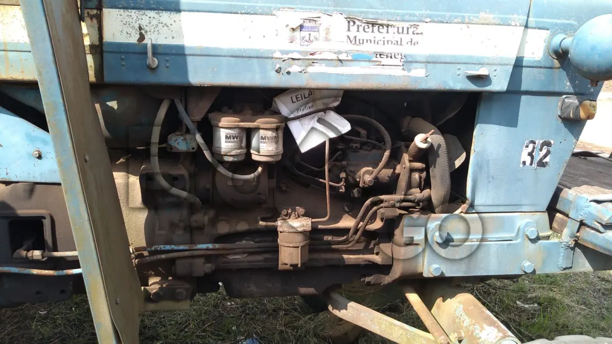 LOTE 002 - TRATOR FORD 6600 SERIE D4NN4024B AZUL ANO 1982