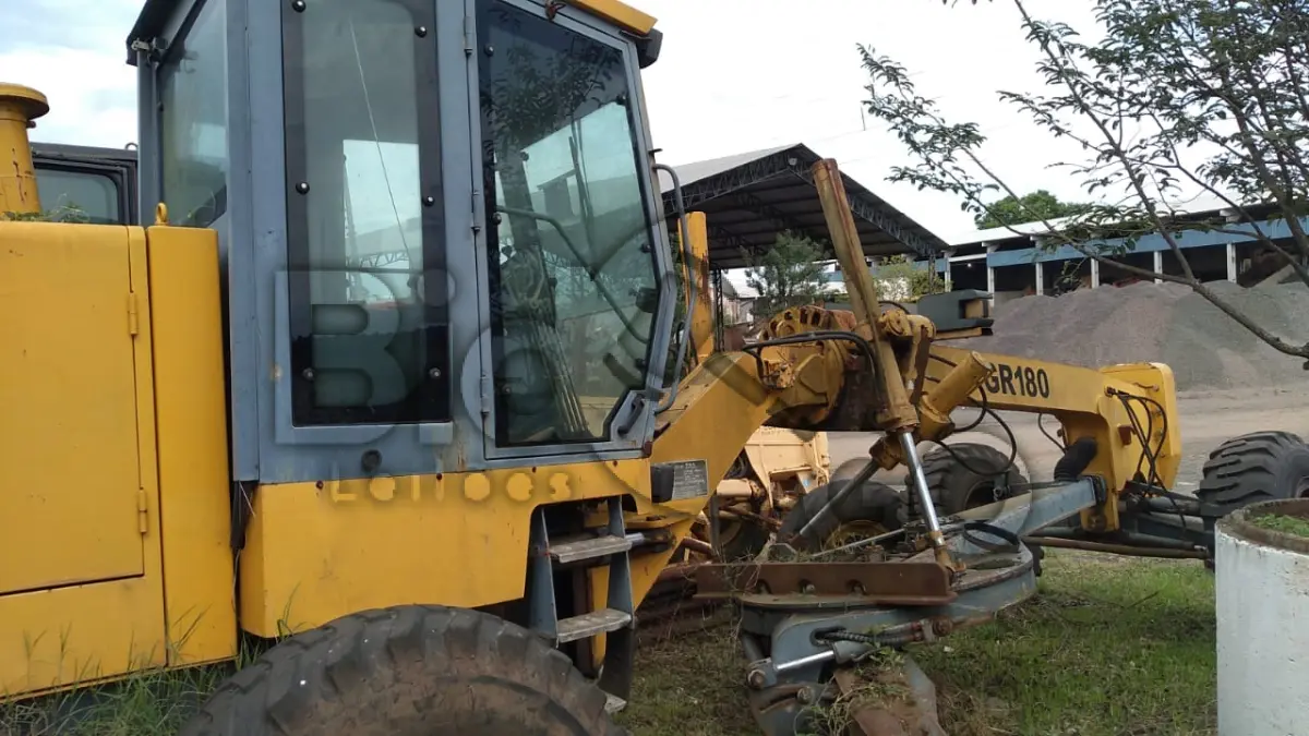 LOTE 010 - MOTONIVELADORA MARCA XCMG MODELO GR180