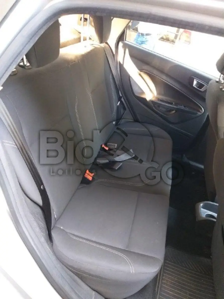 LOTE 001 - AUTOMÓVEL FORD NEW FIESTA HATCH SE ANO 2014