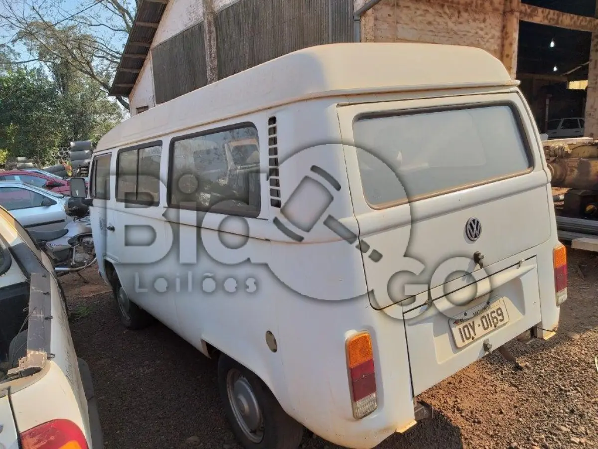 LOTE 005 - AUTOMÓVEL WOLKSWAGEN KOMBI 