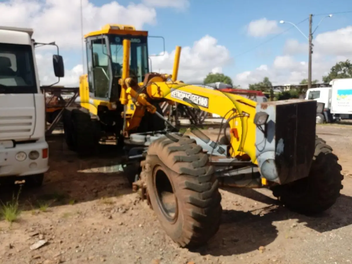 LOTE 026 - MOTONIVELADORA XCMG ** GR 180, ano:2011