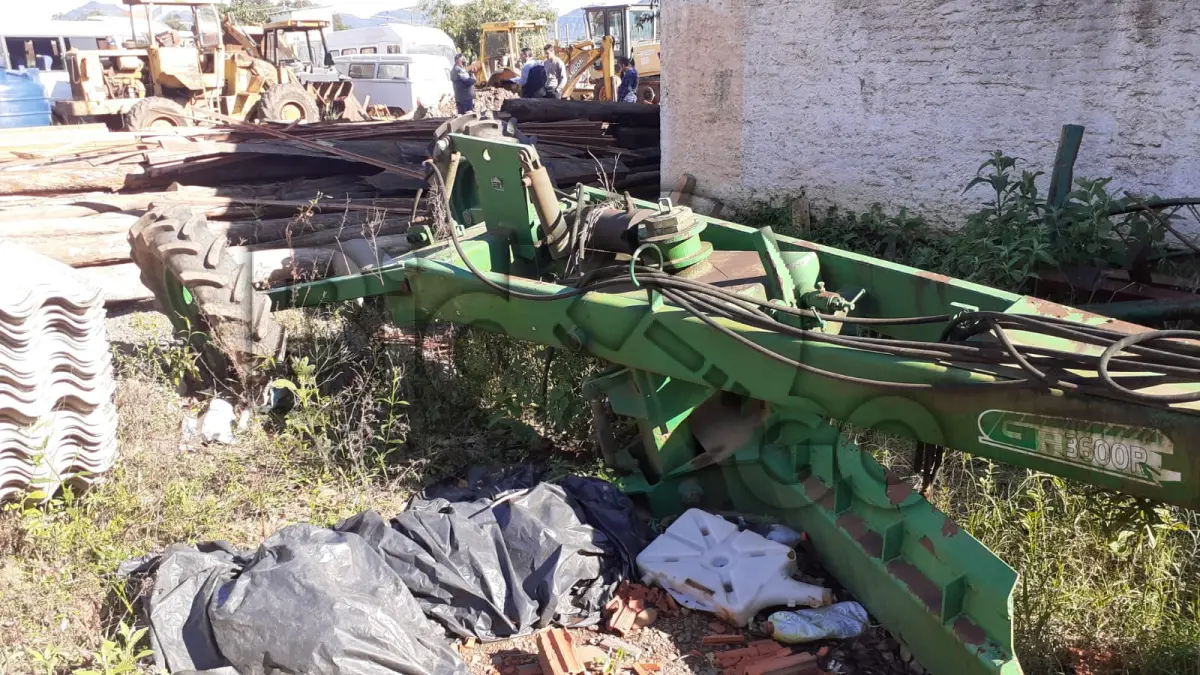 LOTE 006 - LAMINA ARTICULADA HIDRAULICA REBOCAVEL
