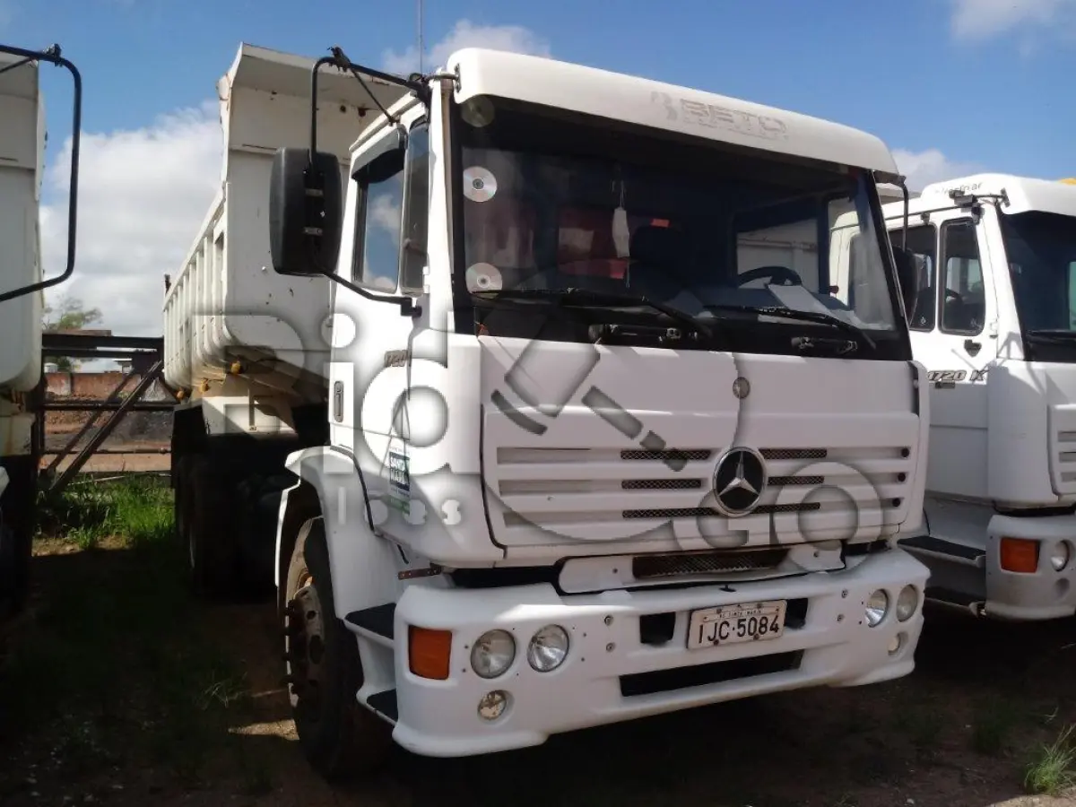 LOTE 015 - Caminhão M.BENZ/1720 K, Ano/modelo: 1999/1999