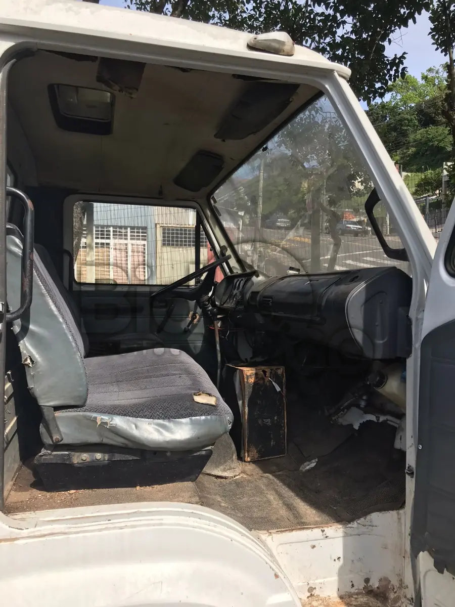 LOTE 010 - Caminhão caçamba aberta modelo VW 690 Ano: 1984 Cor: Branca