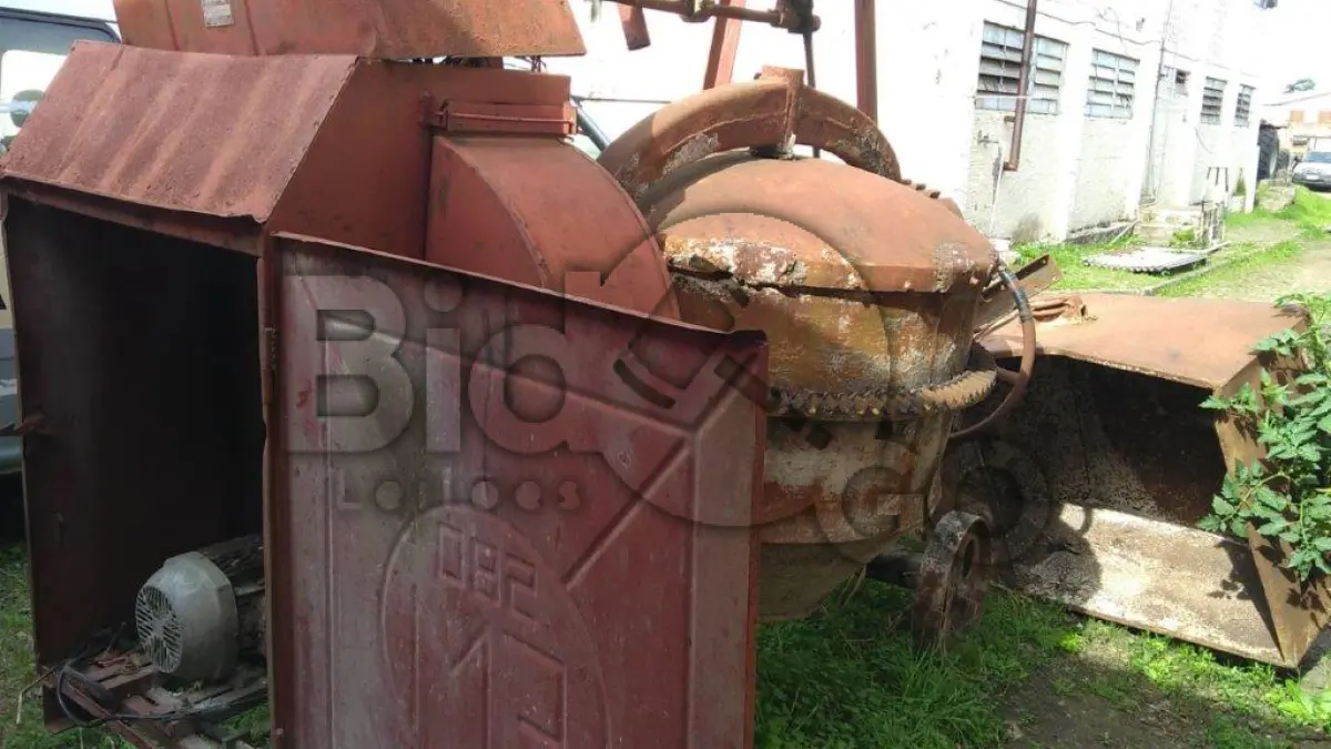 LOTE 030 - BETONEIRA 580 LITROS