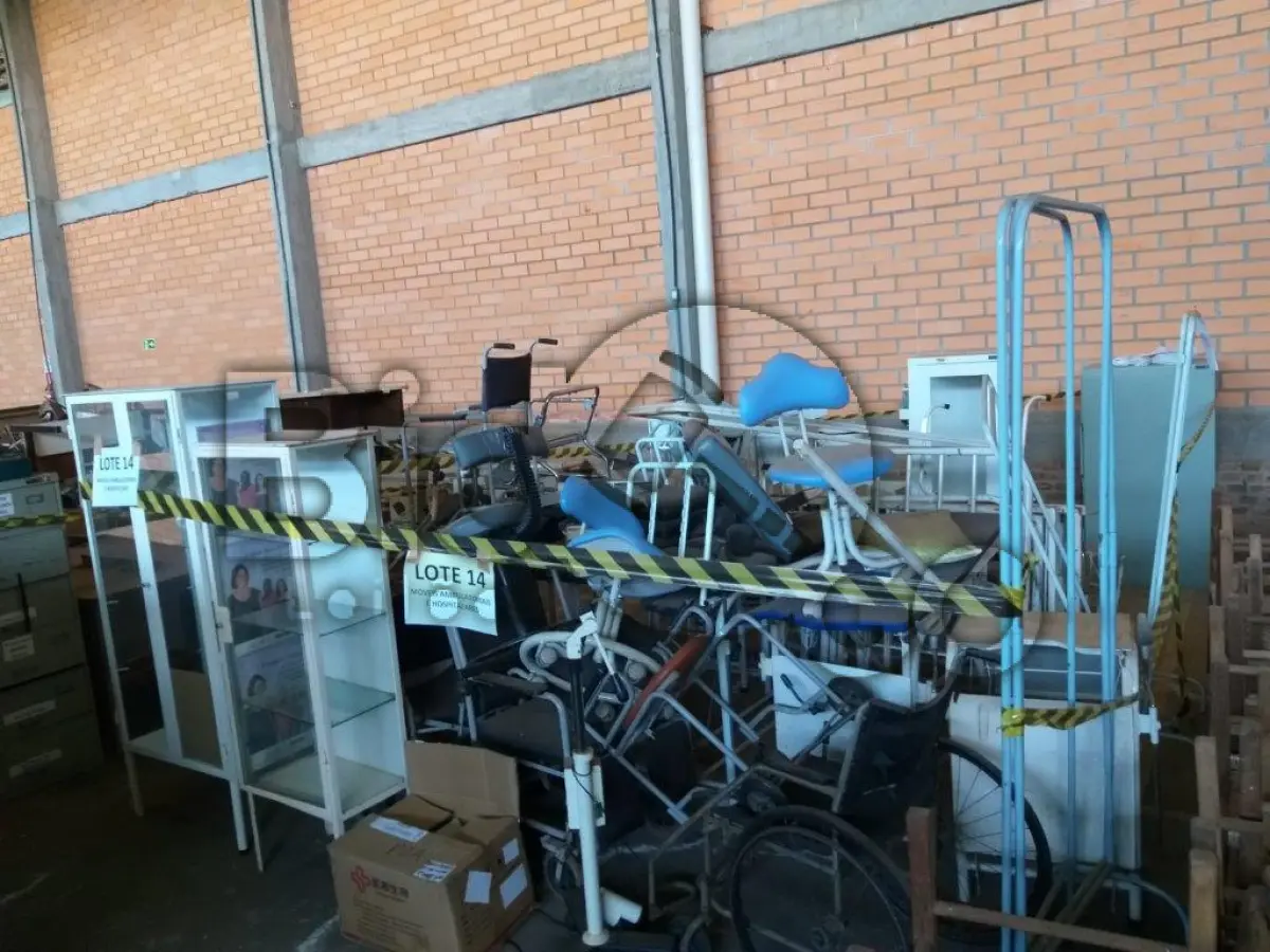 LOTE 014 - DIVERSOS MÓVEIS AMBULATORIAIS E HOSPITALARES