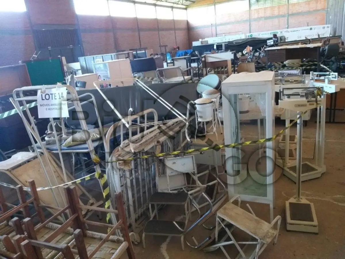 LOTE 014 - DIVERSOS MÓVEIS AMBULATORIAIS E HOSPITALARES
