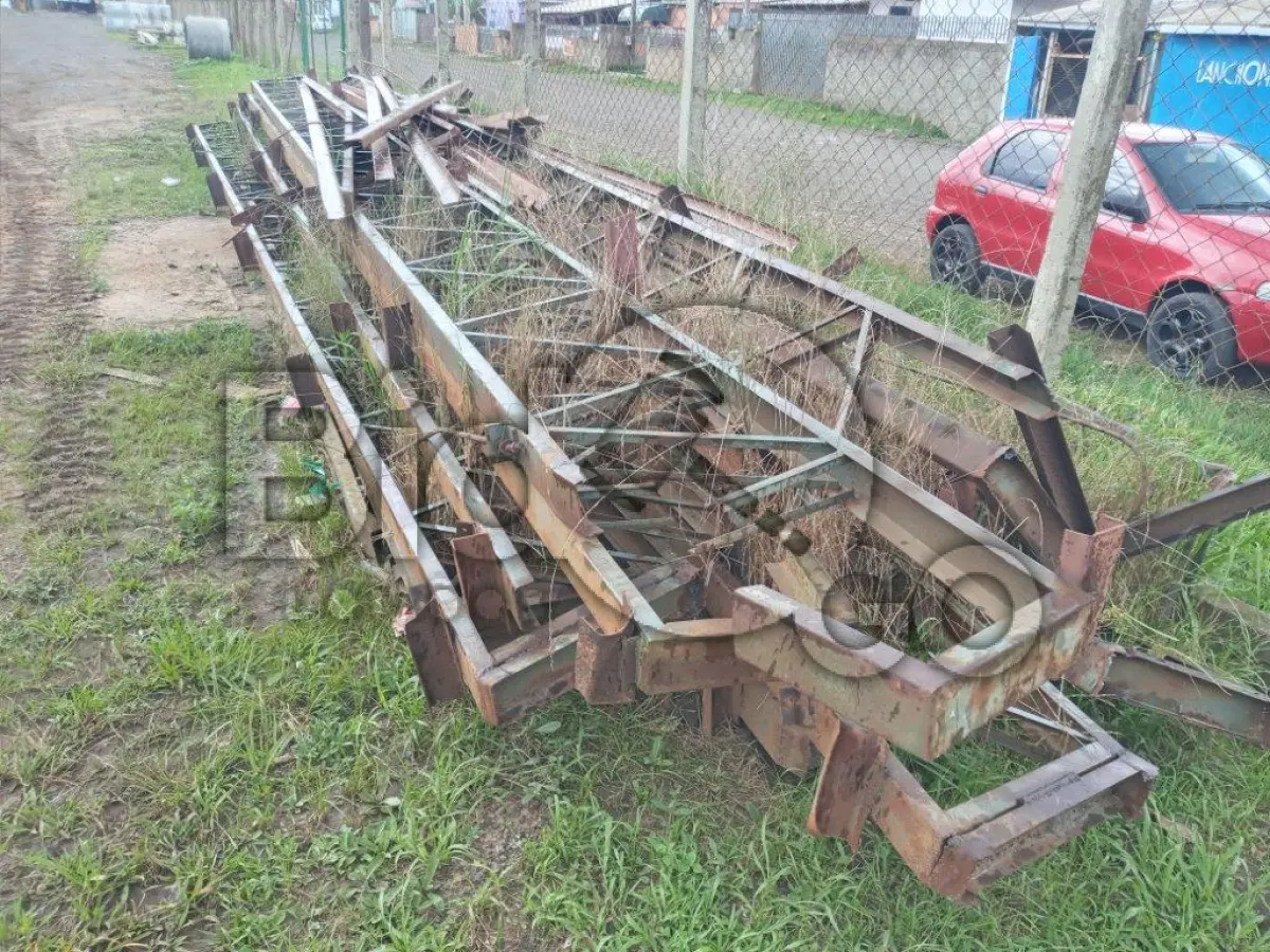 LOTE 003 - Sucata de estrutura metálica