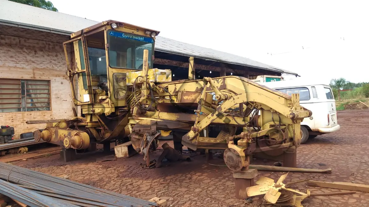 LOTE 010 - MOTONIVELADORA CATERPILLAR 120G