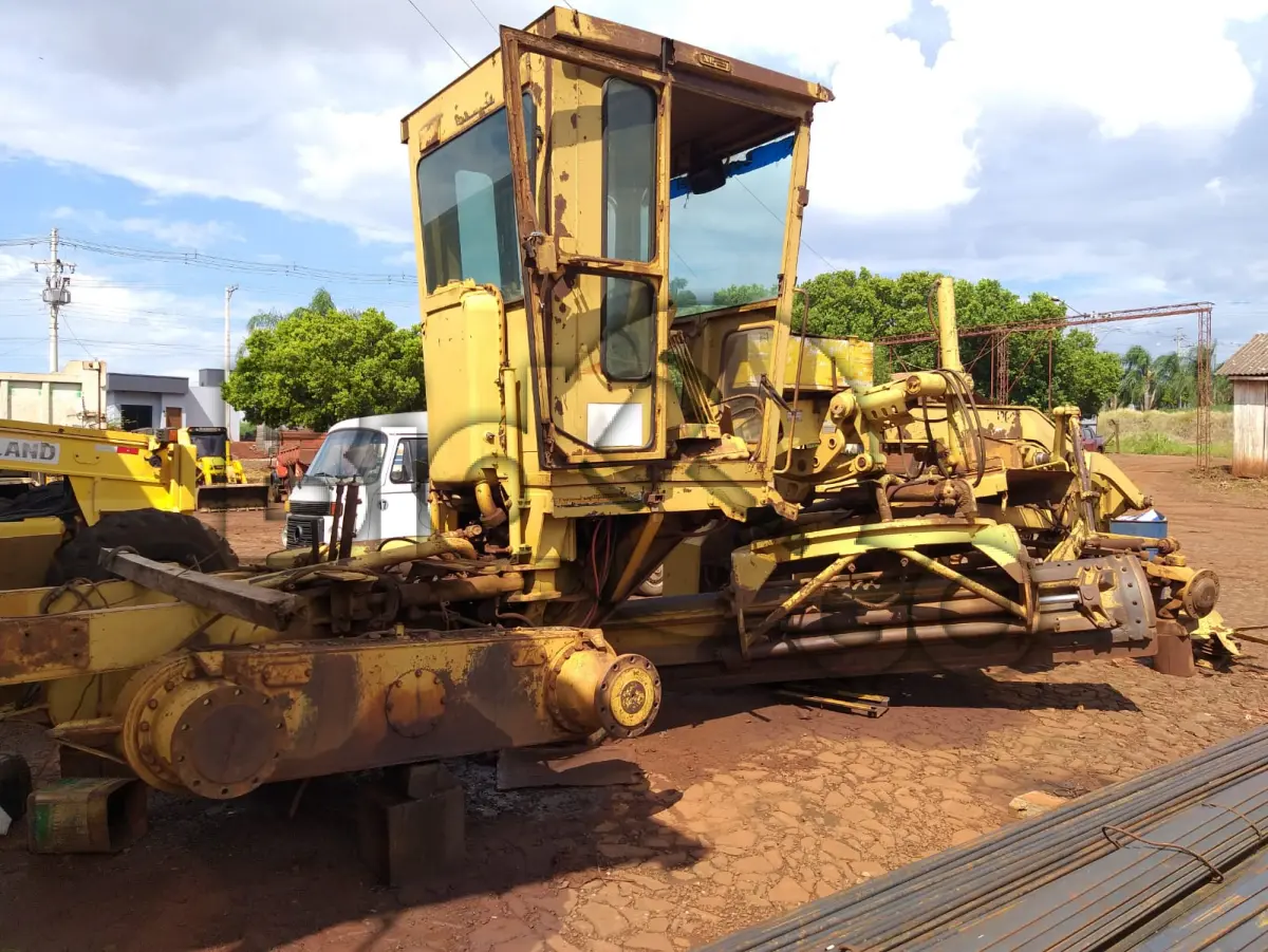LOTE 010 - MOTONIVELADORA CATERPILLAR 120G