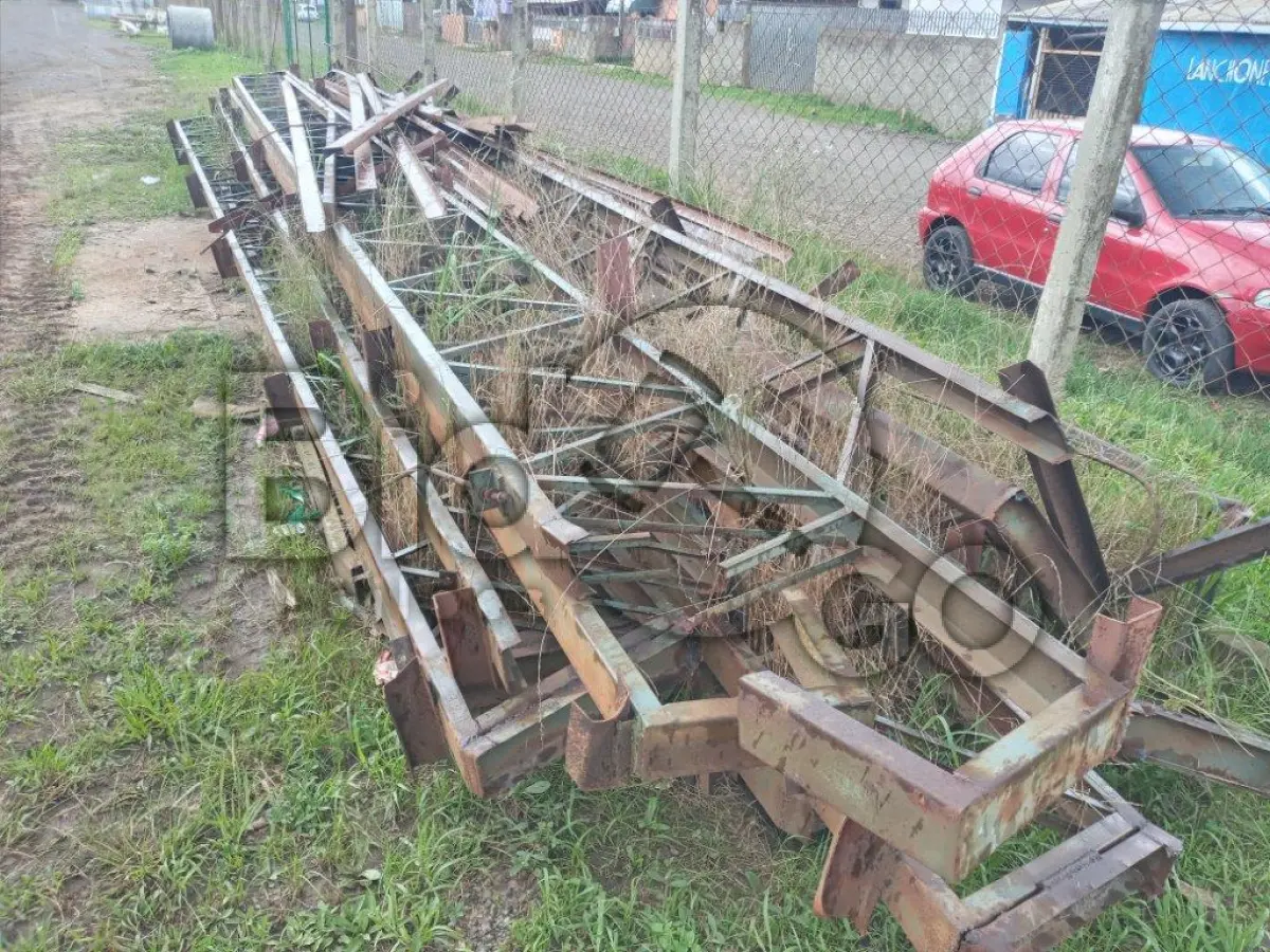 LOTE 003 - Sucata de estrutura metálica
