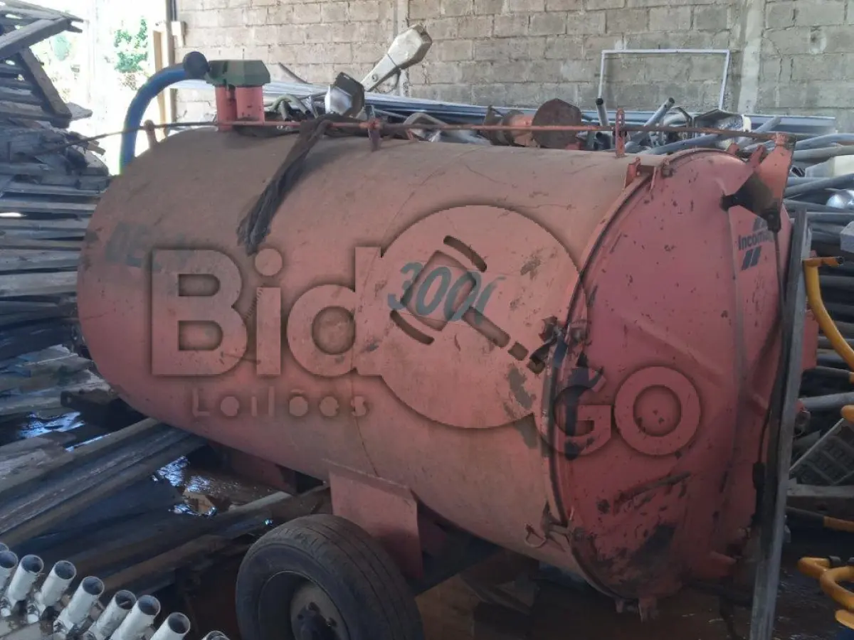 LOTE 010 - Implemento agrícola tipo tanque de sucção