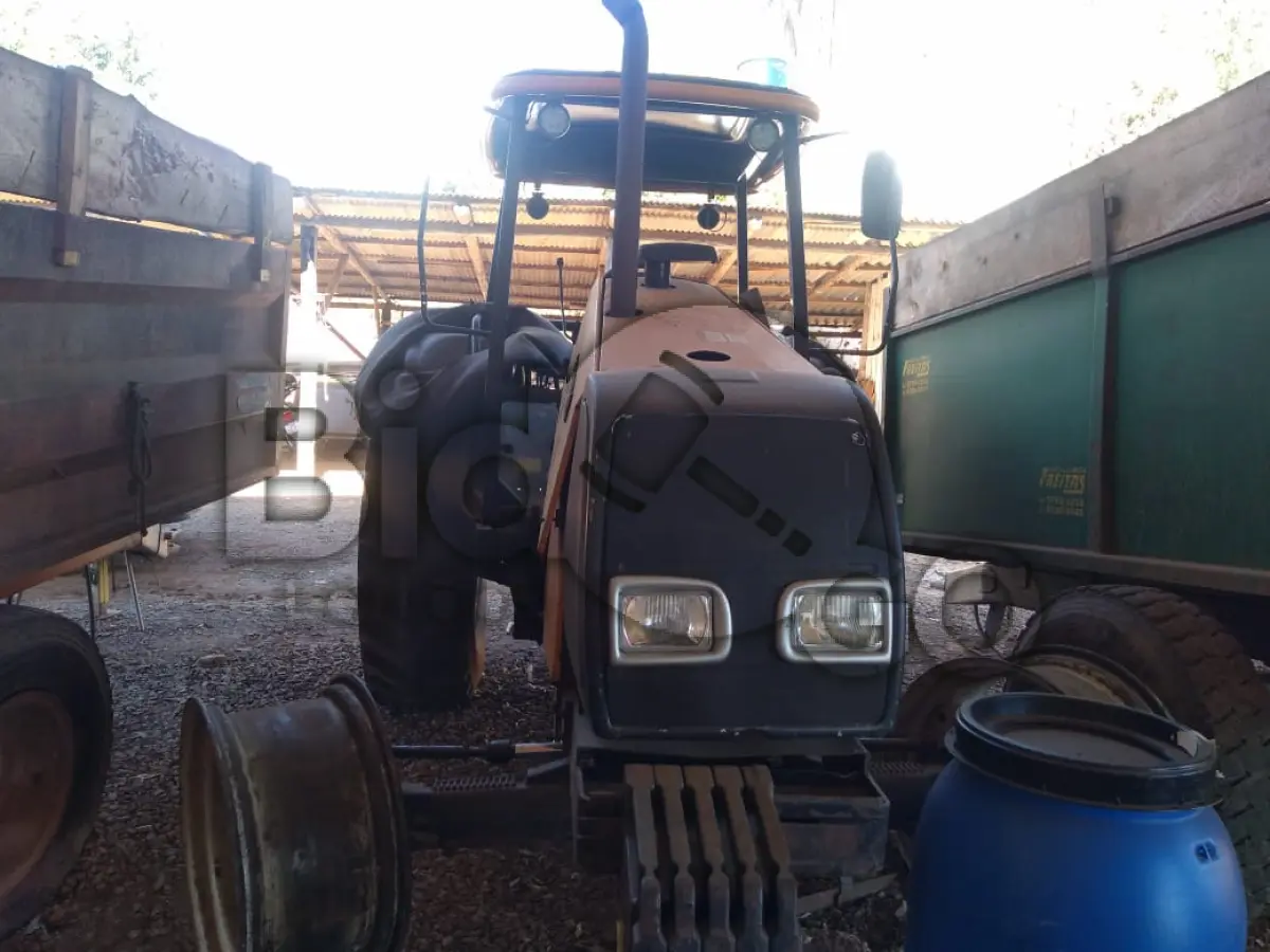 LOTE 020 - TRATOR VALTRA MOTOR NOVO BM100
