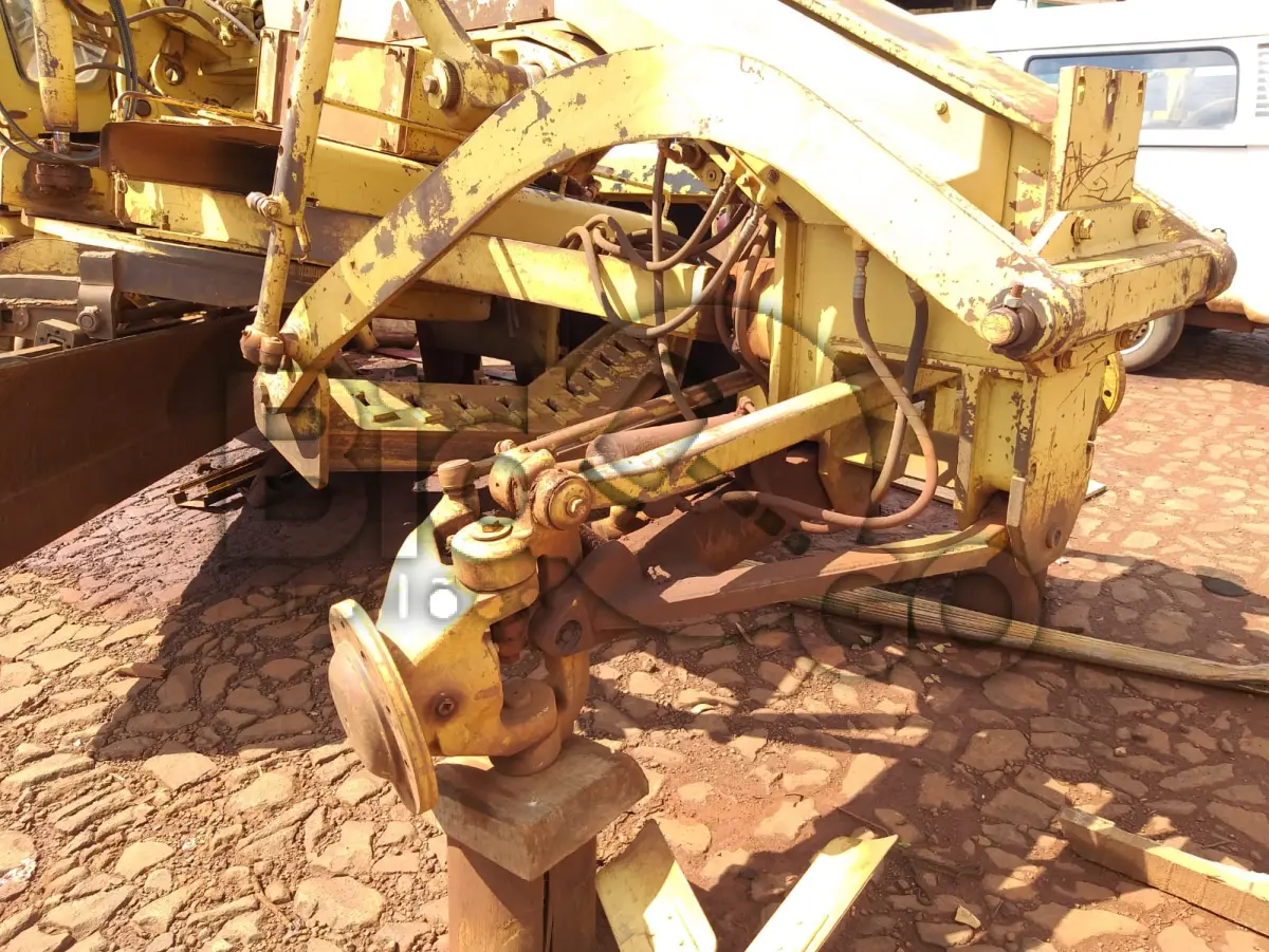 LOTE 010 - MOTONIVELADORA CATERPILLAR 120G