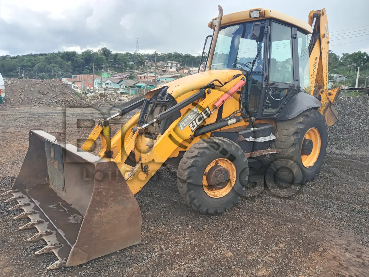 LOTE 001 - Retroescavadeira marca JCB, modelo 3C Plus, ano de fabricação 2014