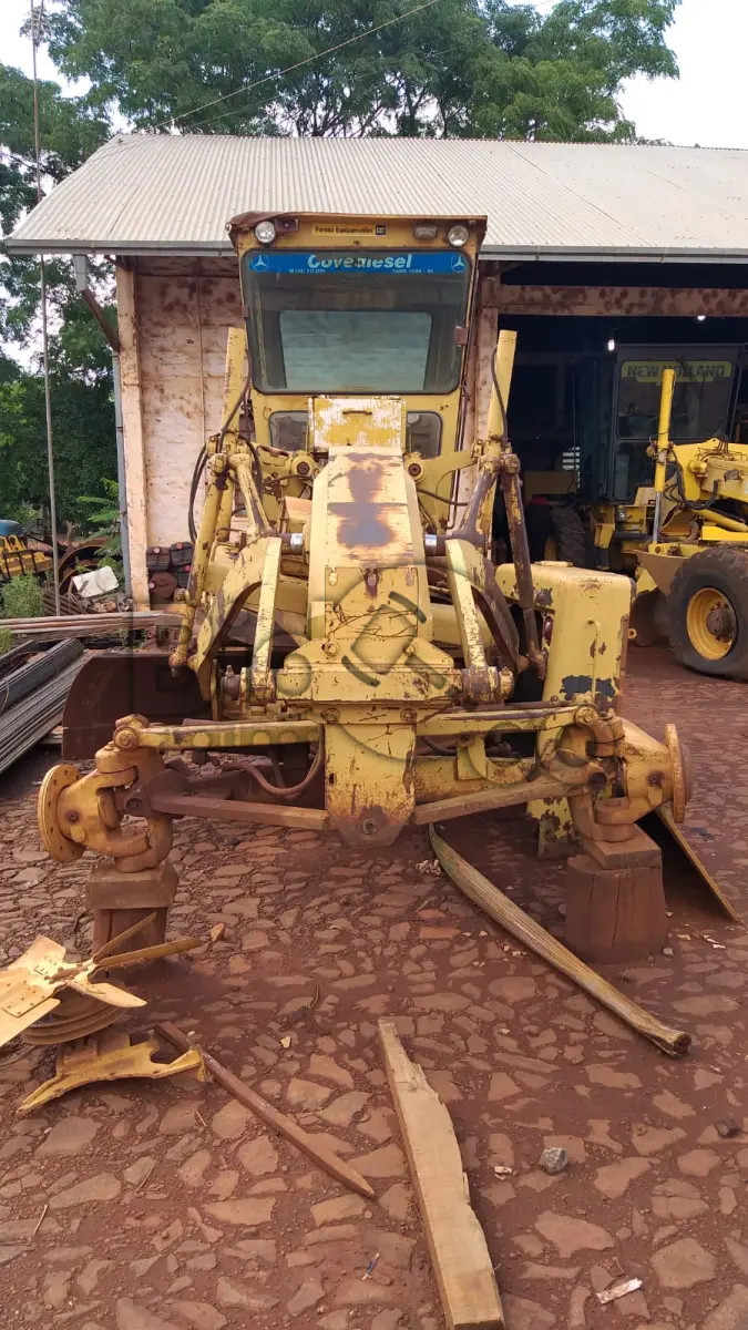 LOTE 010 - MOTONIVELADORA CATERPILLAR 120G