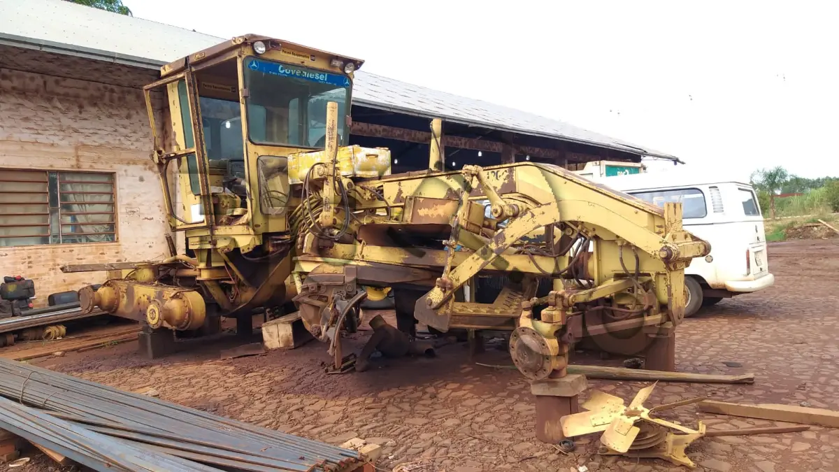 LOTE 010 - MOTONIVELADORA CATERPILLAR 120G