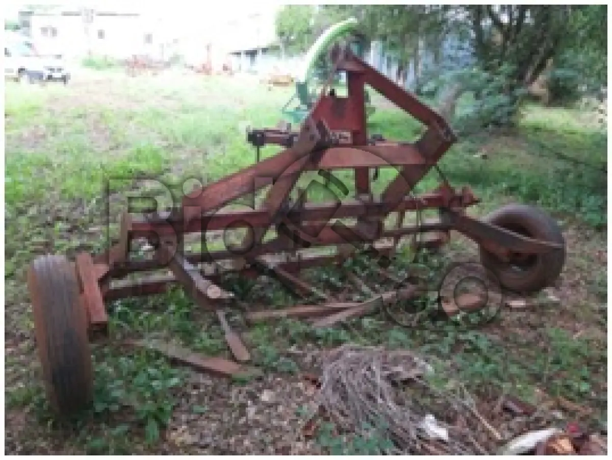 LOTE 015 - ARADO SUBSOLADOR IBL ASSS/9