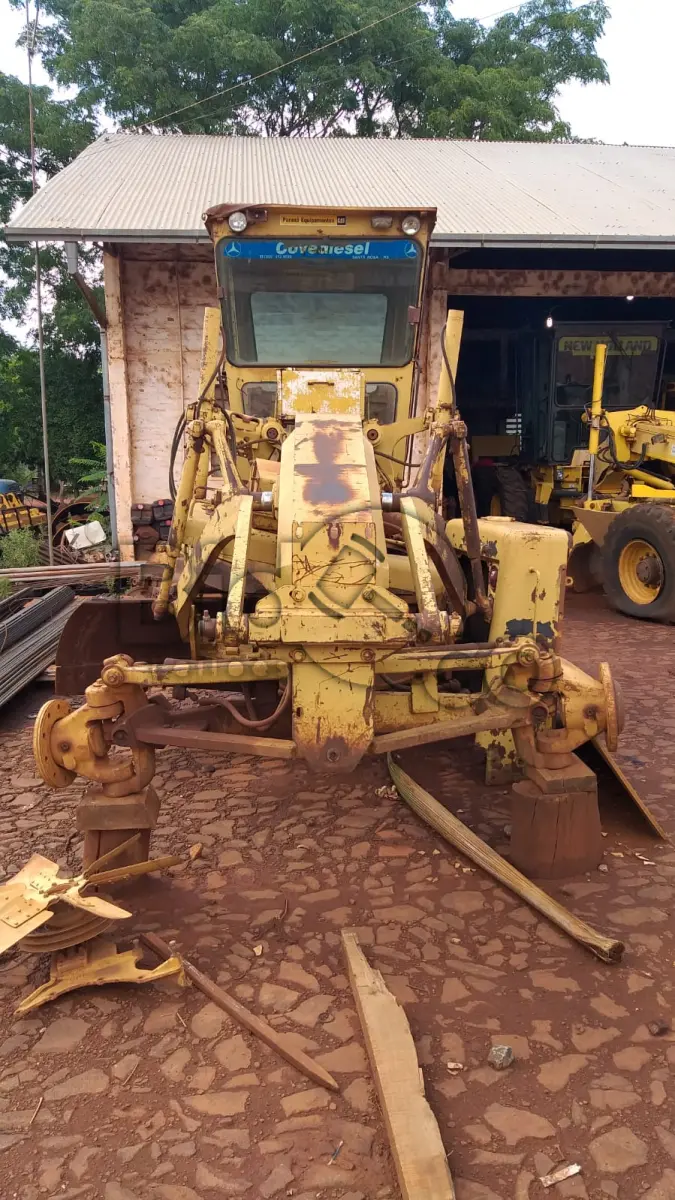 LOTE 010 - MOTONIVELADORA CATERPILLAR 120G