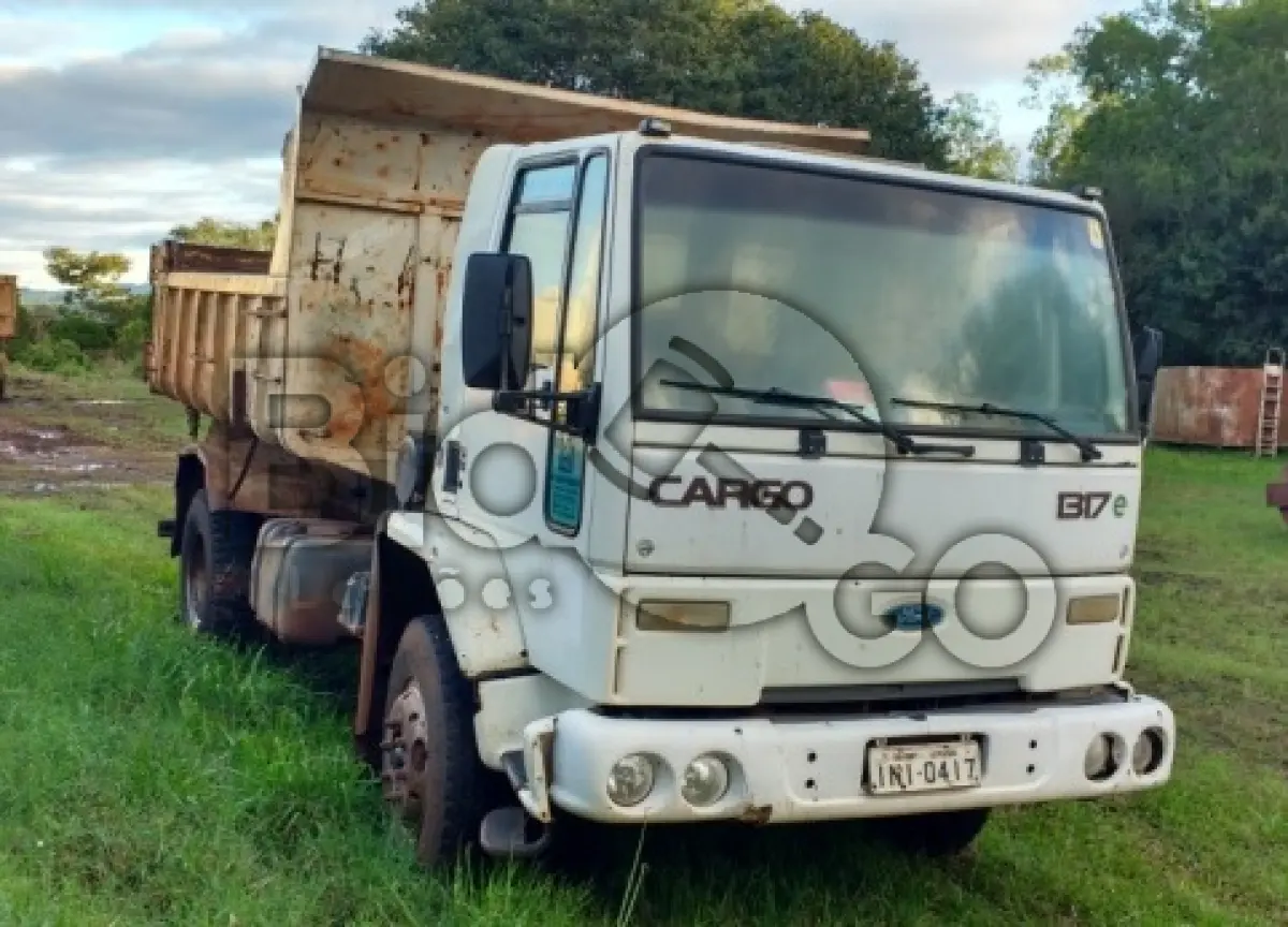 LOTE 007 - Caminhão FORD/CARGO 1317 E, Ano/modelo: 2006/2006