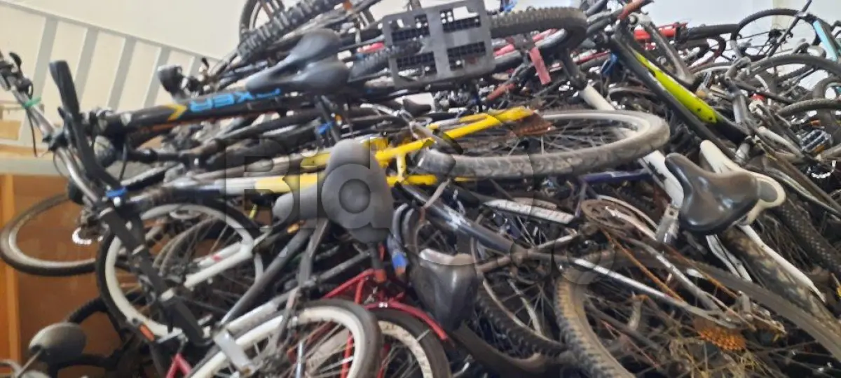 LOTE 016 - bicicletas, contendo aproximadamente 300 bicicletas