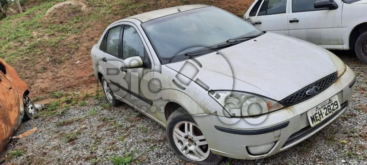 LOTE 002 - AUTOMOVEL I/FORD FOCUS 2.0L FC Fabricação/Modelo: 2005/2006