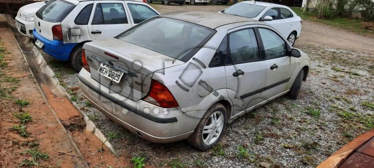 LOTE 002 - AUTOMOVEL I/FORD FOCUS 2.0L FC Fabricação/Modelo: 2005/2006
