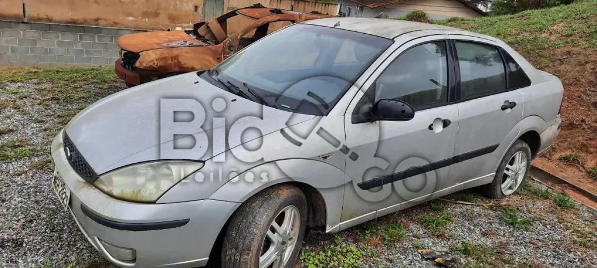 LOTE 002 - AUTOMOVEL I/FORD FOCUS 2.0L FC Fabricação/Modelo: 2005/2006