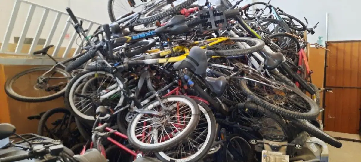 LOTE 016 - bicicletas, contendo aproximadamente 300 bicicletas