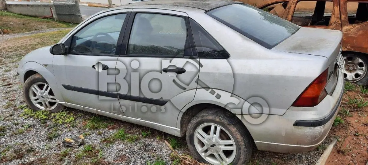 LOTE 002 - AUTOMOVEL I/FORD FOCUS 2.0L FC Fabricação/Modelo: 2005/2006