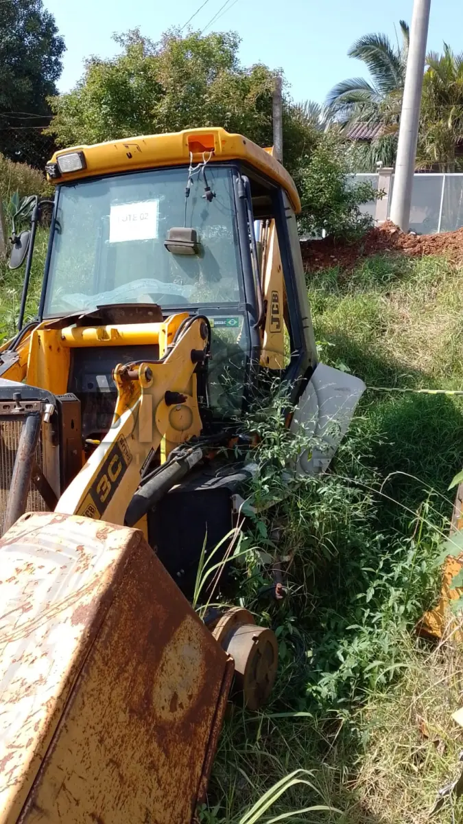 LOTE 002 - Retroescavadeira JCB, MOD. 3C, ano 2010
