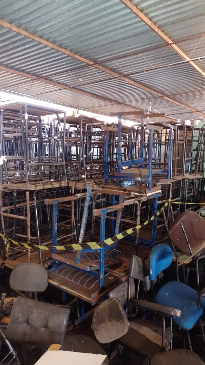 LOTE 020 - MOBÍLIA GERAL