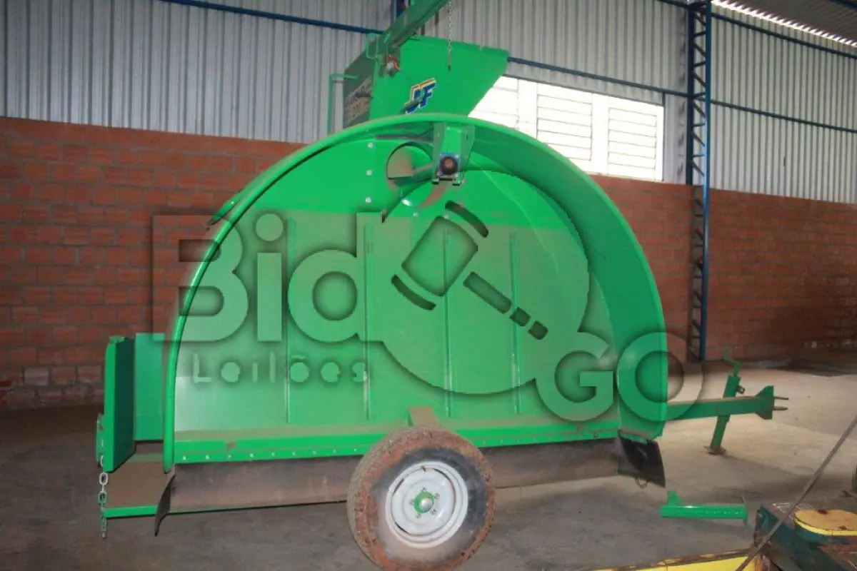 LOTE 005 - Uma Embutidora de Grãos marca JF modelo KANGURU 270